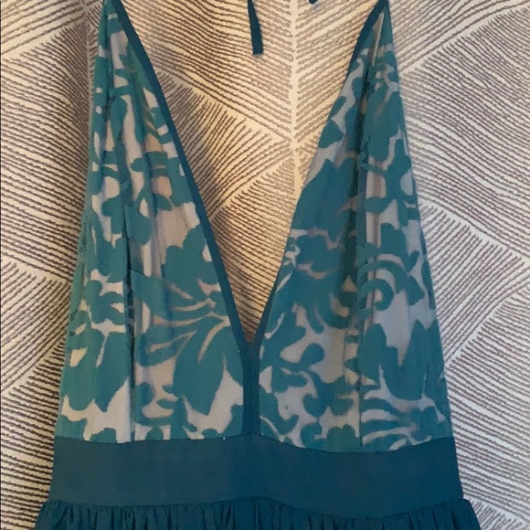 Deep green formal gown - Picture 2 of 3